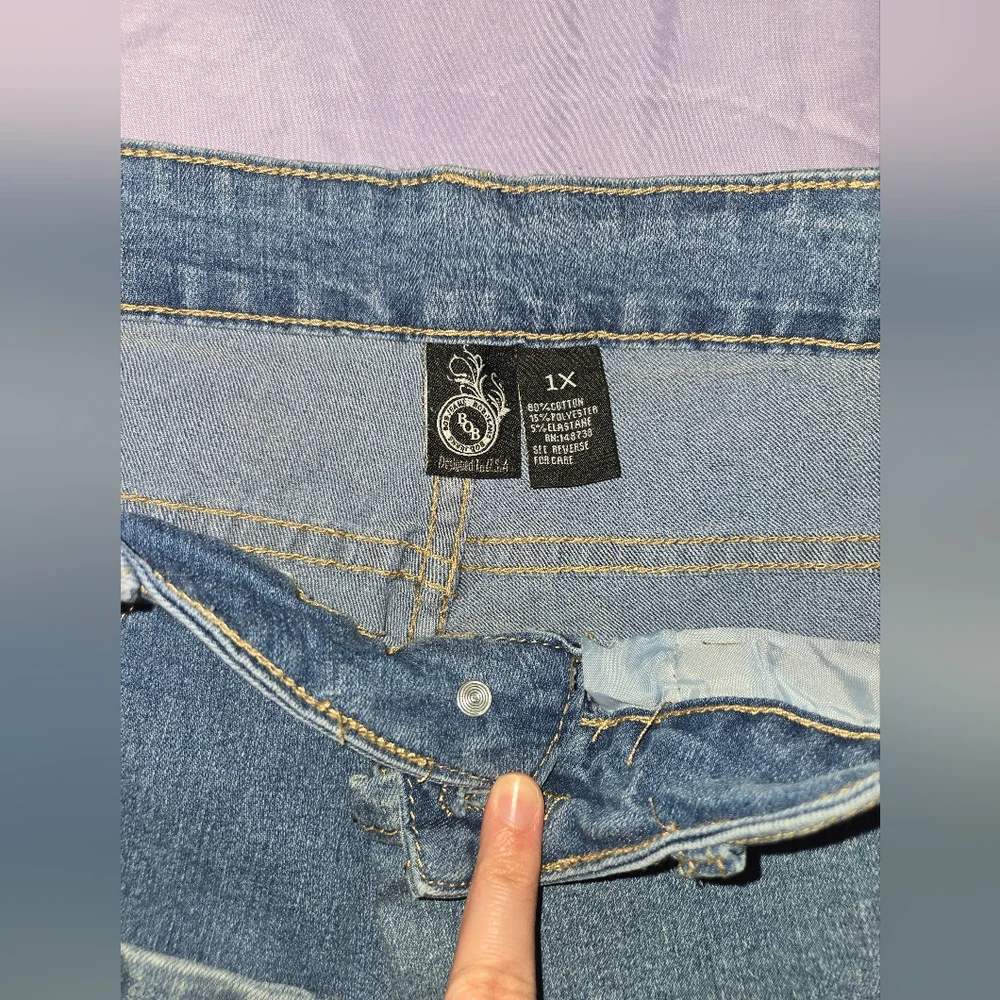 Distressed Jeans - Picture 5 of 7